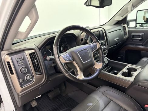 Used 2019 GMC Sierra 2500 Denali w/ Duramax Plus Package AWD/4WD image 4