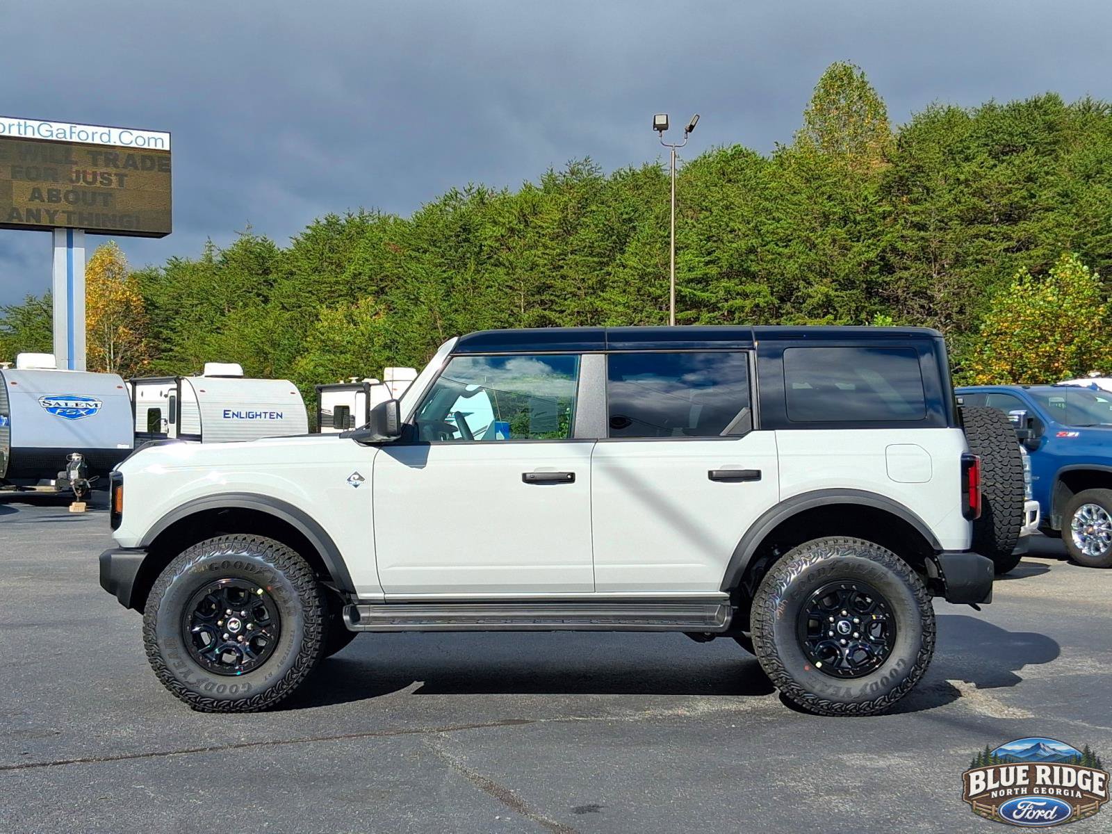 New 2026 Ford Bronco Outer Banks w/ Sasquatch Package AWD/4WD image 2