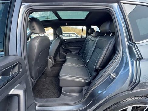 Used 2022 Volkswagen Tiguan SEL R-Line image 9