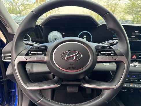 Used 2023 Hyundai Elantra SEL w/ Convenience Package FWD image 4