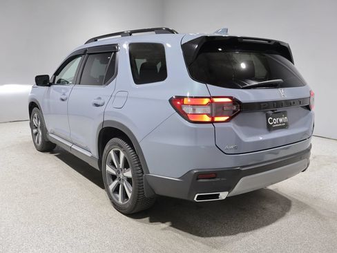 Used 2023 Honda Pilot Touring image 5