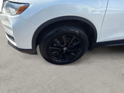 Used 2018 Nissan Rogue SV image 7