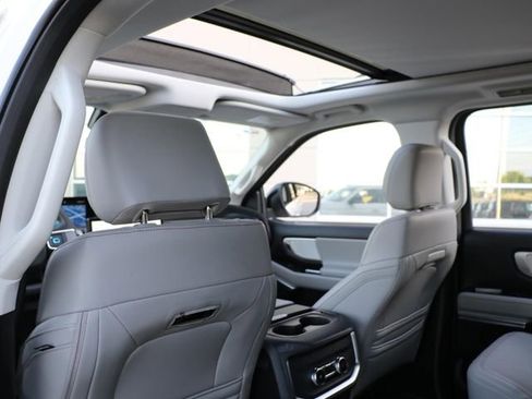 Used 2025 Ford Expedition Active AWD/4WD image 18