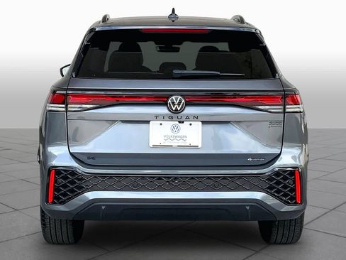 Used 2025 Volkswagen Tiguan SE R-Line AWD/4WD image 6