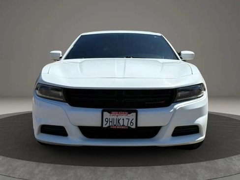 Used 2017 Dodge Charger SE RWD image 3