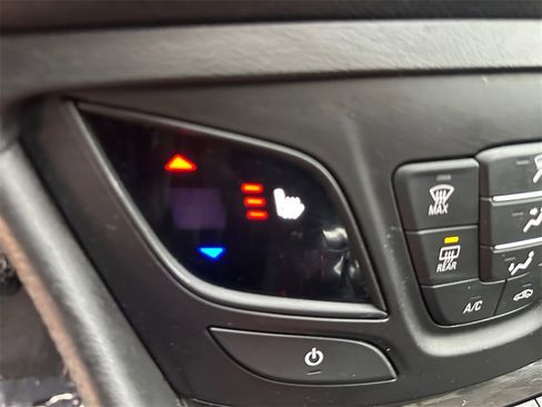 Used 2020 Buick Envision Essence image 29