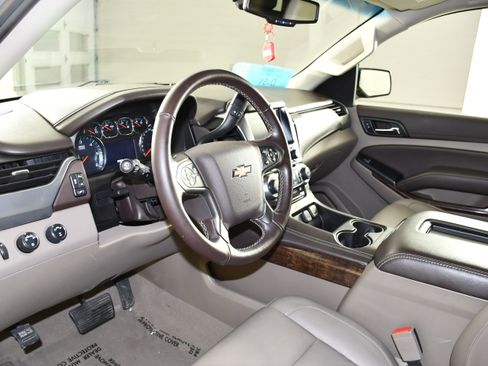 Used 2019 Chevrolet Tahoe LT AWD/4WD image 2