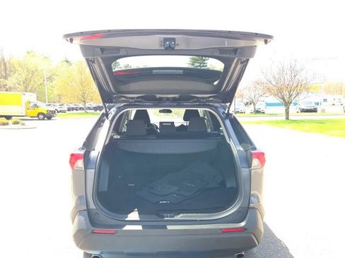 Used 2021 Toyota RAV4 LE w/ Carpet Mat Package (TMS) AWD/4WD image 8