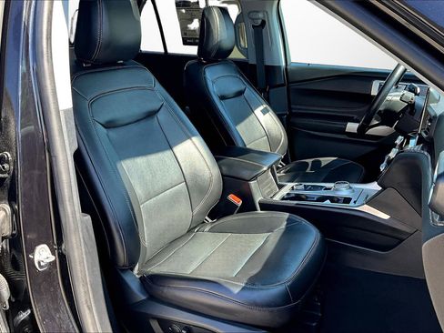 Used 2022 Ford Explorer Limited image 7