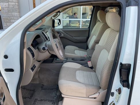 Used 2014 Nissan Frontier SV image 13