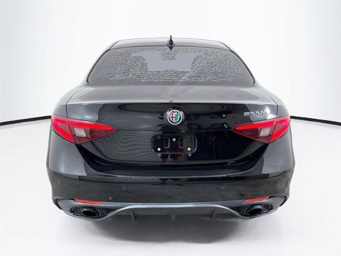 Used 2019 Alfa Romeo Giulia Ti Sport w/ Quick Order Package 22U Sport RWD image 5