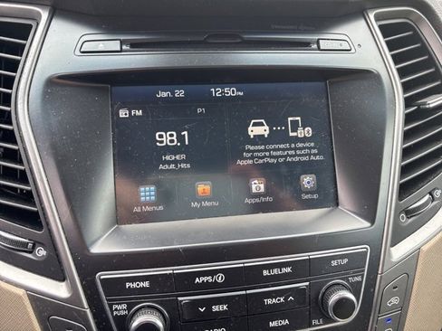 Used 2017 Hyundai Santa Fe SE image 10