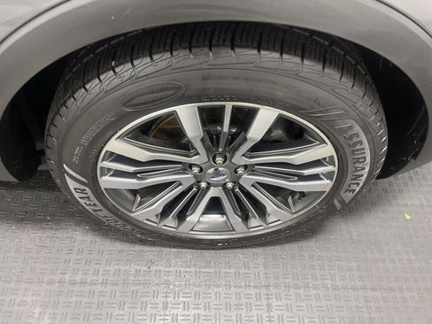 Used 2016 Ford Explorer Platinum image 27