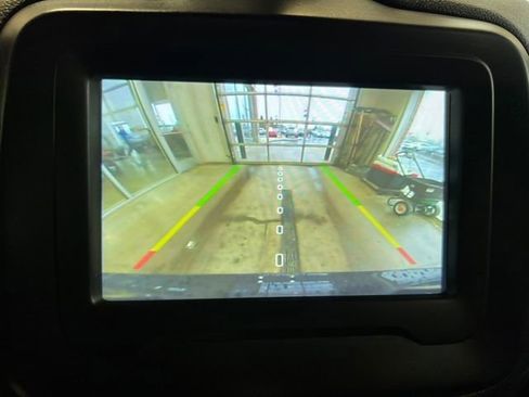 Used 2021 Jeep Renegade Latitude AWD/4WD image 21