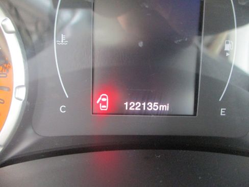 Used 2015 Jeep Renegade Latitude w/ Cold Weather Group II image 14