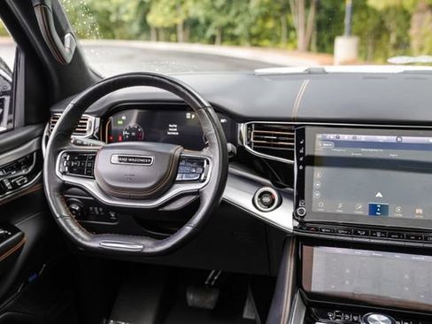 Used 2023 Jeep Grand Wagoneer Series III AWD/4WD image 29