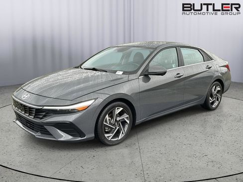 Used 2024 Hyundai Elantra Limited image 2