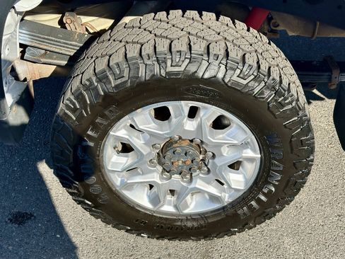 Used 2020 Chevrolet Silverado 2500 LT w/ Z71 Off-Road Package AWD/4WD image 32