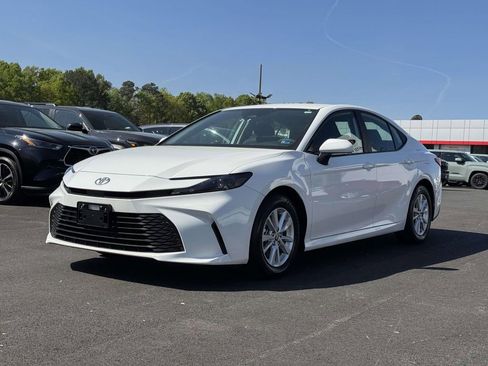 Used 2025 Toyota Camry LE FWD image 24