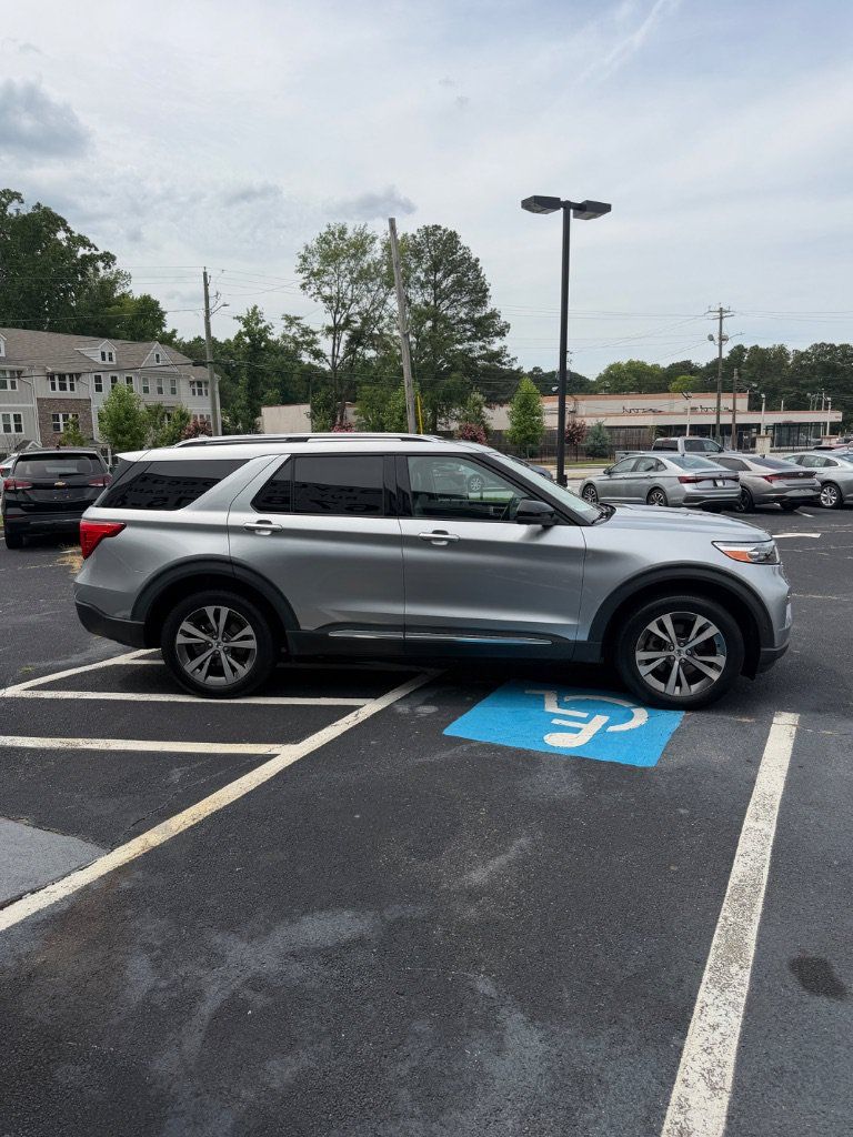 Used 2020 Ford Explorer Platinum w/ Premium Technology Package AWD/4WD image 4