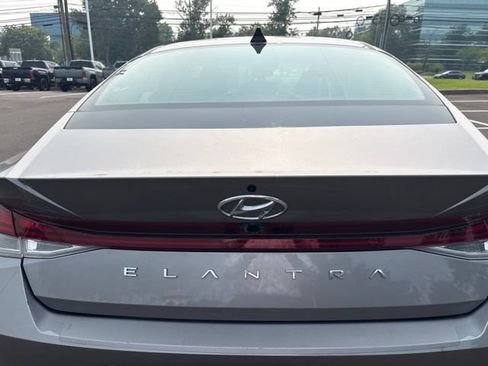 Used 2021 Hyundai Elantra SEL w/ Convenience + Premium Package FWD image 10
