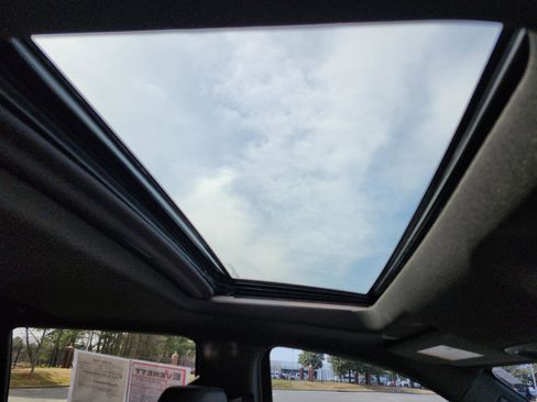 Used 2024 GMC Sierra 1500 AT4 w/ Technology Package image 10