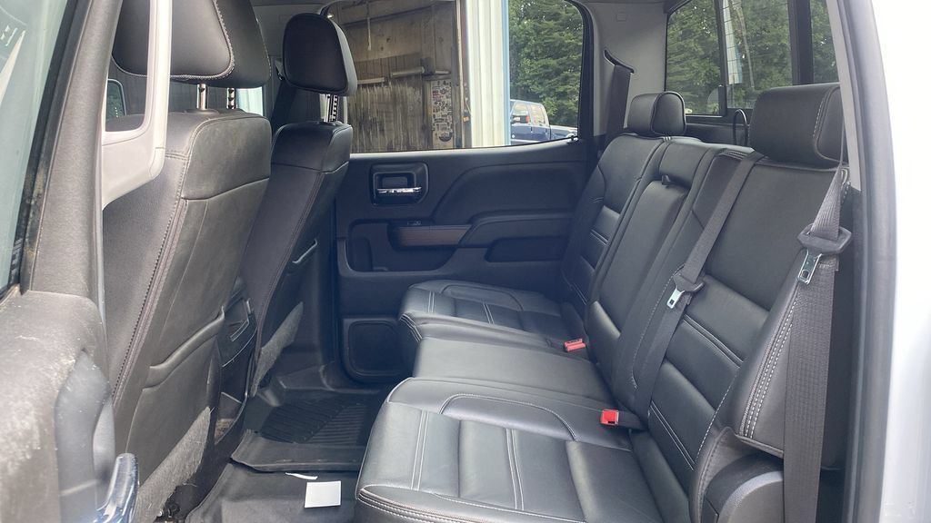 Used 2019 GMC Sierra 2500 Denali w/ Duramax Plus Package AWD/4WD image 14