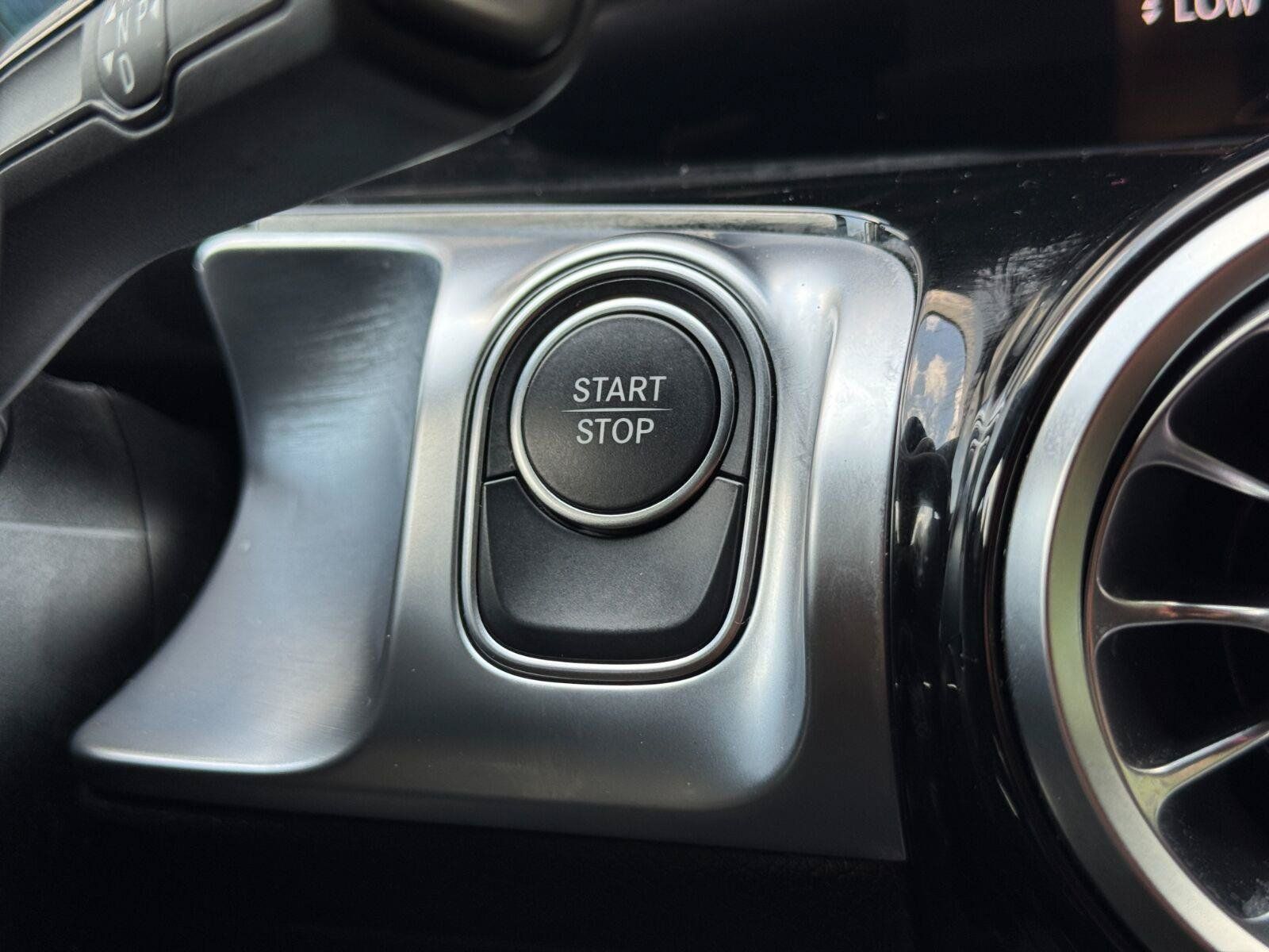 Used 2023 Mercedes-Benz EQB 300 4MATIC w/ Exclusive Package image 23