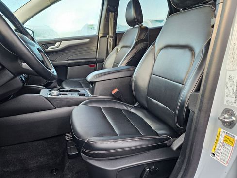 Used 2025 Ford Escape Platinum image 18