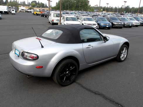 Used 2006 MAZDA MX-5 Miata Touring image 5