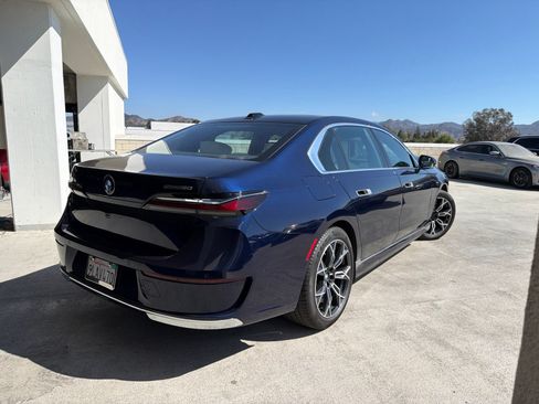 Certified 2024 BMW i7 eDrive50 w/ Executive Package RWD image 4