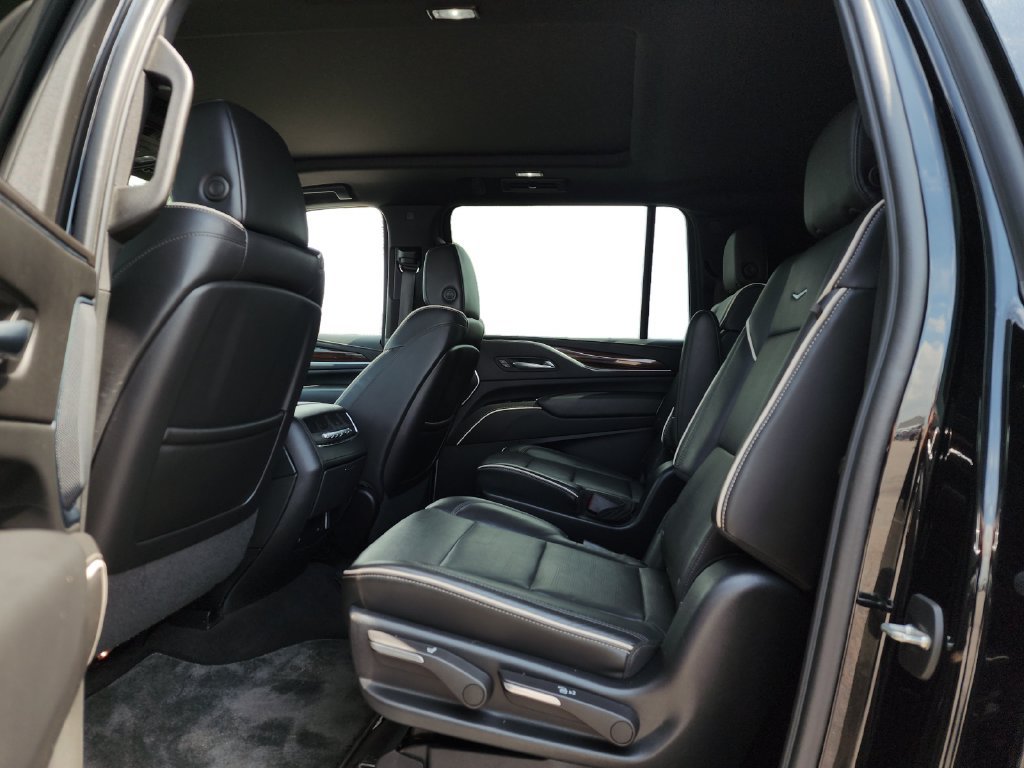 Used 2022 Cadillac Escalade ESV Premium Luxury AWD/4WD image 17