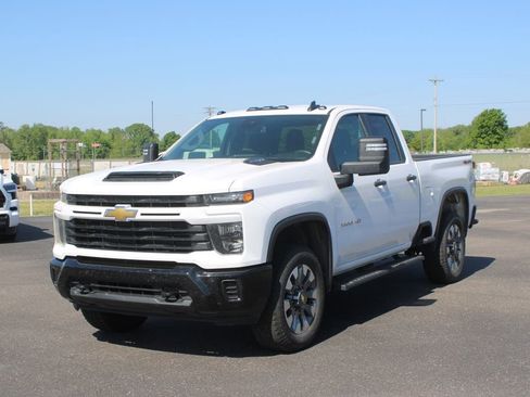 Used 2025 Chevrolet Silverado 2500 Custom w/ Custom Value Package AWD/4WD image 4