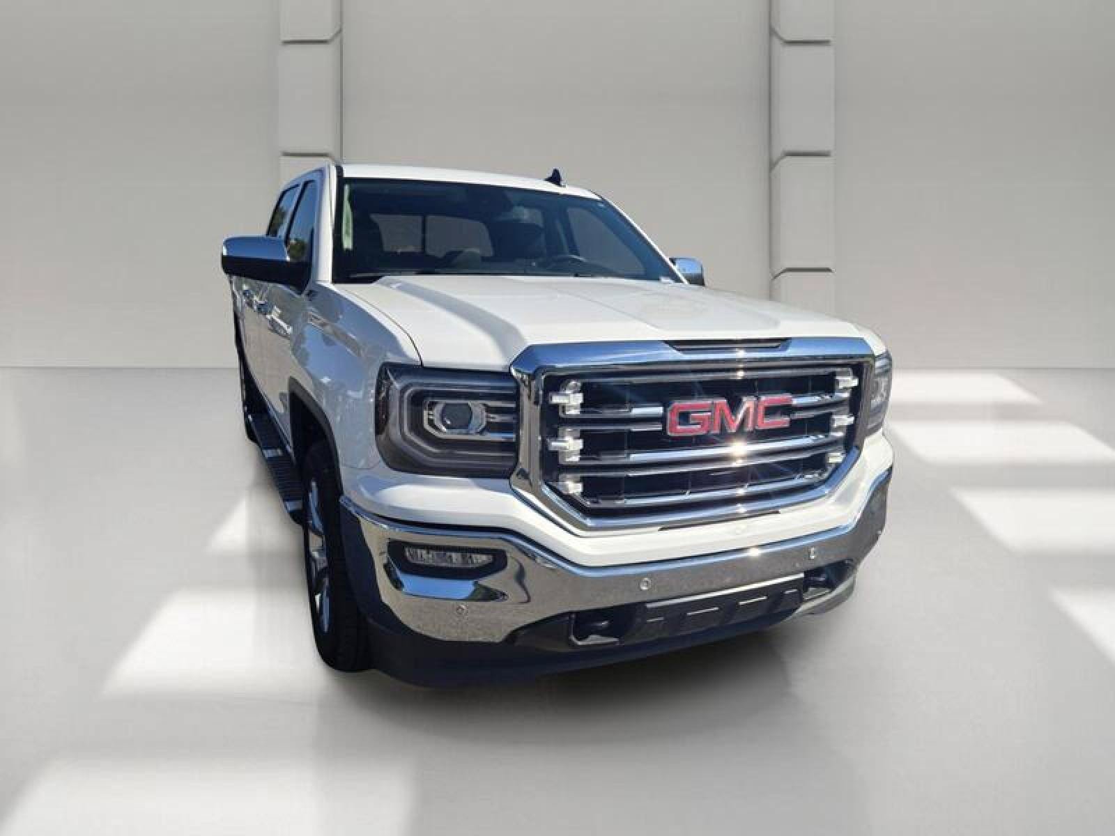 Used 2018 GMC Sierra 1500 SLT AWD/4WD image 3
