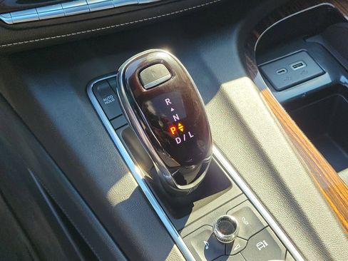 Used 2022 Cadillac Escalade Premium Luxury AWD/4WD image 31