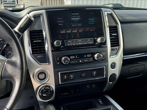 Used 2020 Nissan Titan SV w/ SV Convenience Package image 6