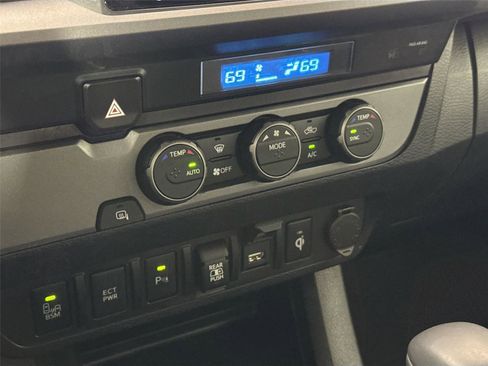 Used 2022 Toyota Tacoma TRD Sport w/ Technology Package RWD image 24