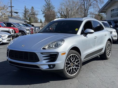 Used 2015 Porsche Macan S image 3