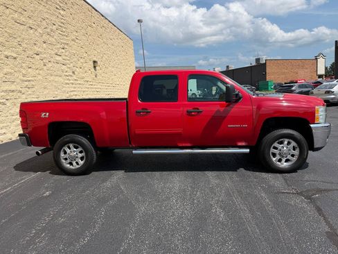 Used 2014 Chevrolet Silverado 2500 LT w/ Interior Plus Package AWD/4WD image 6