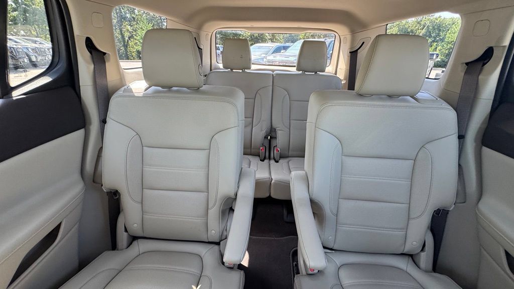 Used 2019 GMC Acadia Denali w/ Technology Package FWD image 28