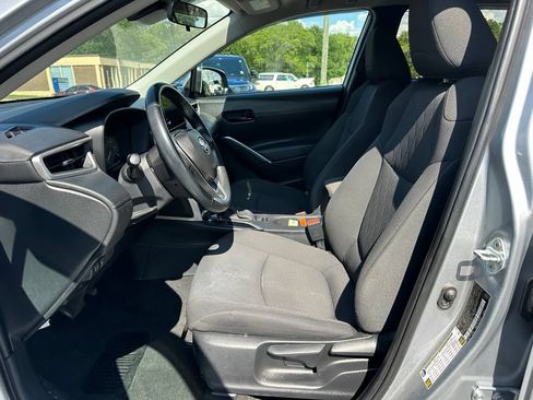 Used 2023 Toyota Corolla Cross LE FWD image 11