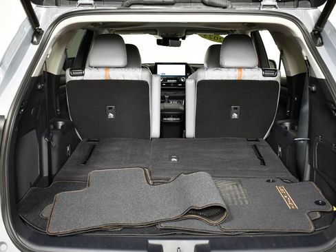 Used 2023 Toyota Highlander Bronze Edition image 24