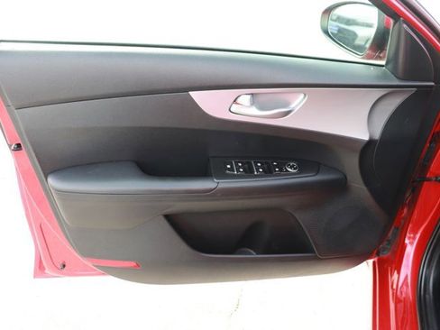 Used 2023 Kia Forte LXS image 8