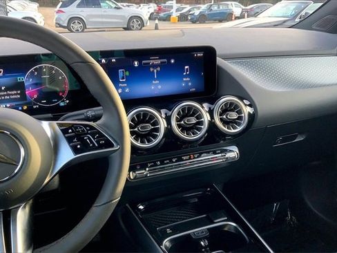 Used 2025 Mercedes-Benz GLA 250 4MATIC image 5