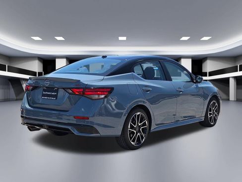 Used 2025 Nissan Sentra SR FWD image 6