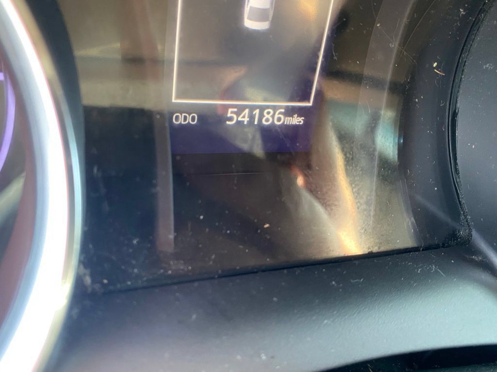 Used 2020 Toyota Camry SE FWD image 5