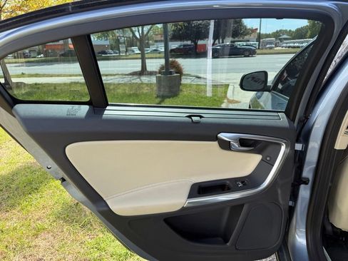 Used 2018 Volvo S60 T5 Inscription image 35