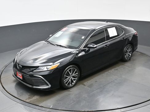 Used 2023 Toyota Camry XLE image 37