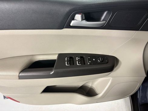 Used 2020 Kia Sportage LX image 19