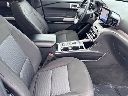 Used 2023 Ford Explorer XLT AWD/4WD image 14